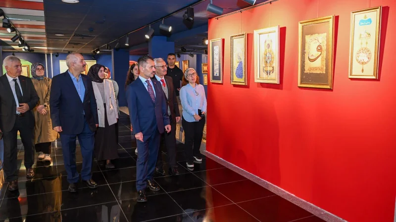 Kocaeli Valisi İlhami Aktaş 'Türk İslam Sanatları'nın İzinde II' Sergisini İnceledi