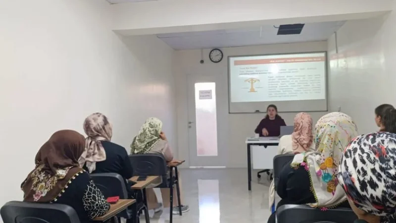 Konya'da Aile Destek Merkezi Kursiyerlerine Evlilik Öncesi Eğitim