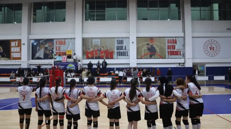 Konya'da Aile ve Sosyal Hizmetler Müdürlüğü'ne Bağlı Çocuklar Voleybolda Bölge Şampiyonu Oldu