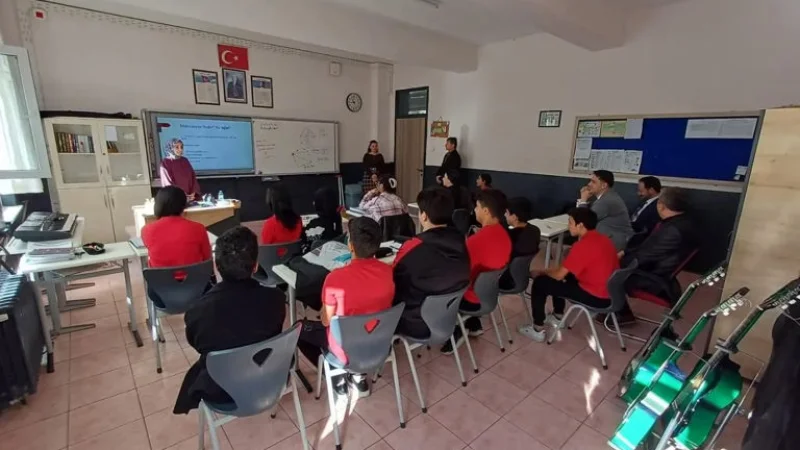 Konya'da Lise Öğrencilerine Verimli Ders Çalışma Eğitimi