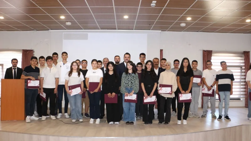 Konya'da YKS ve LGS'de Dereceye Giren Öğrenciler Ödüllendirildi