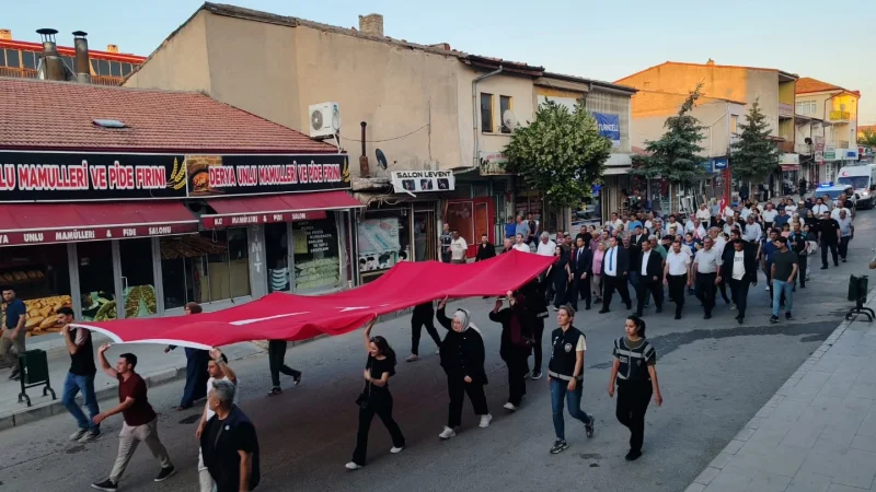Kozaklı'da 15 Temmuz Demokrasi ve Milli Birlik Günü Kapsamında Bayrak Yürüyüşü Düzenlendi