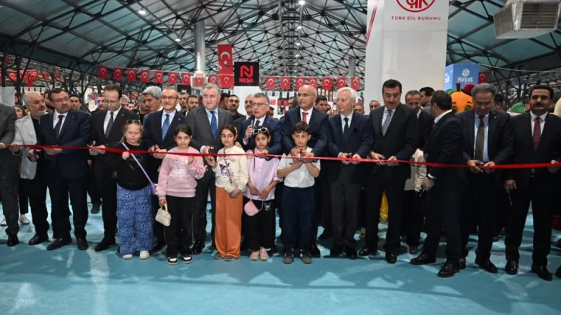 Malatya'da 12. Kitap Fuarı Kapılarını Açtı: Gençlik ve Spor Bakanı Bak Törenle Başlattı