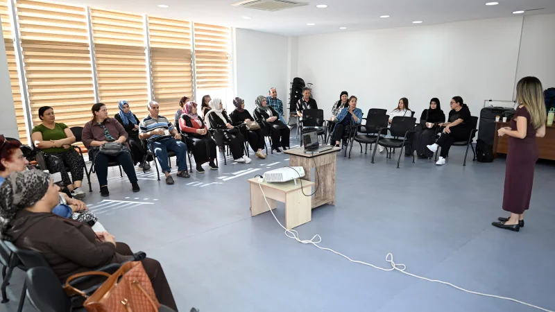 Mersin'de Engelsiz Yaşam Merkezi'nde Ailelere Dijital Risk Eğitimi