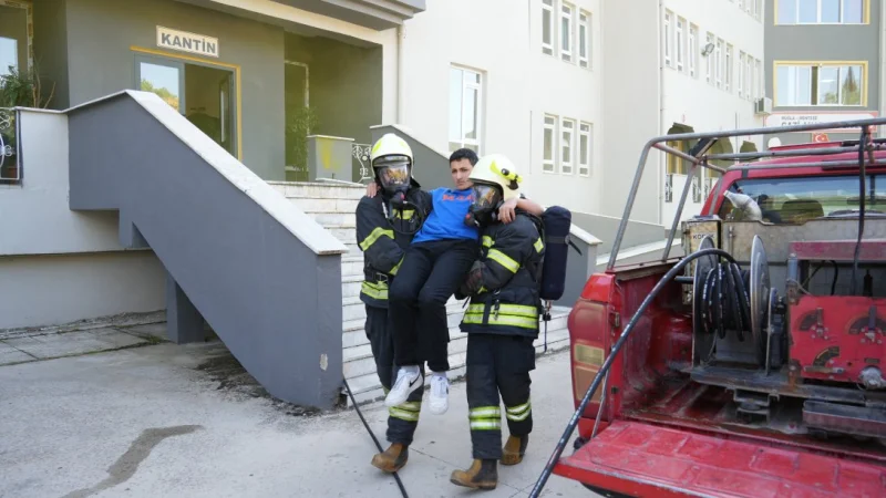 Muğla Gazi Anadolu Lisesi'nde Gerçeği Aratmayan Afet Tatbikatı