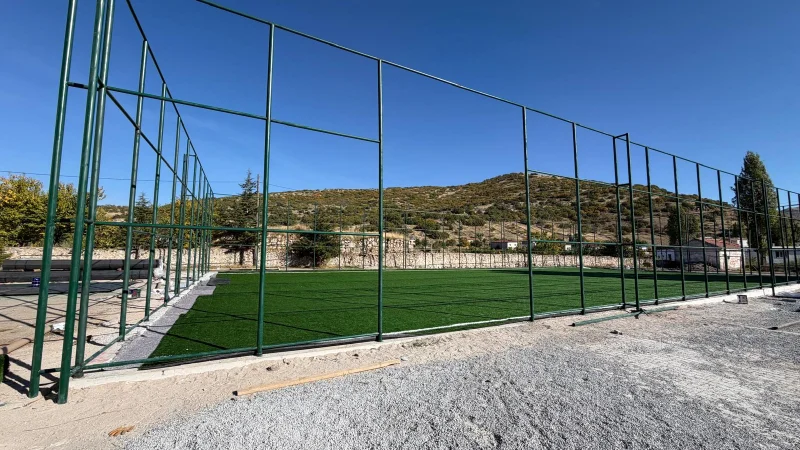 Nevşehir'de Spor Yatırımları Sürüyor: 10 Yeni Halı Saha İnşa Ediliyor