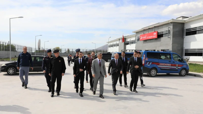 Niğde Valisi Cahit Çelik'ten Geri Gönderme Merkezi'ne Denetim
