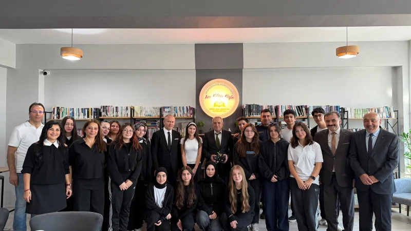 Ondokuzmayıs'ta Gençler ve Kaymakam Şimşek 'Anı Kitap Kafe'de Buluştu