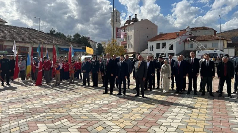 Ortaköy'de 29 Ekim Cumhuriyet Bayramı Coşkusu Çelenk Töreniyle Başladı