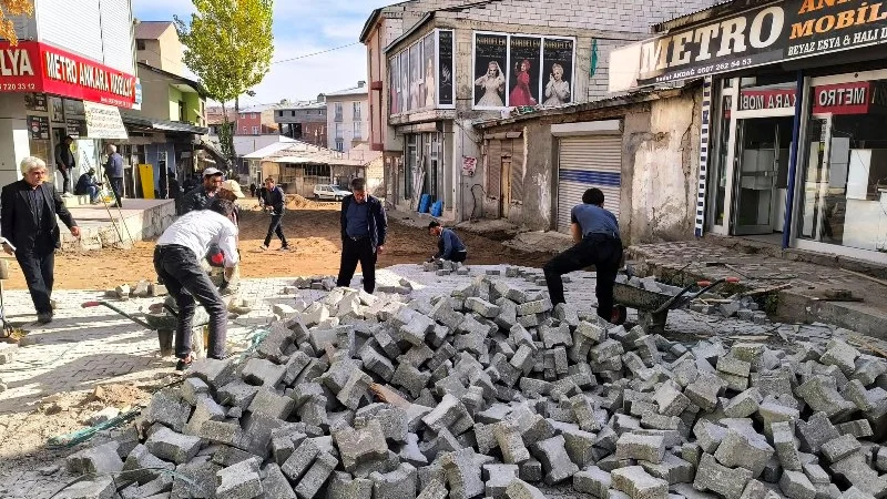 Patnos'ta İnönü Mahallesi 904. Sokak İçin Kilitli Parke Çalışması Başlatıldı