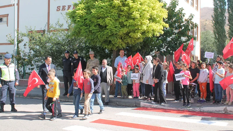 Pazaryolu'nda Yaya Geçitlerinde Farkındalık Etkinliği Düzenlendi