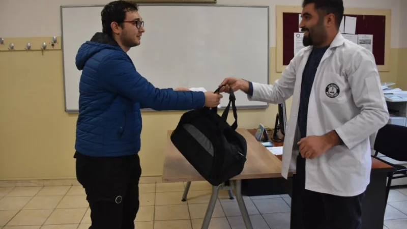Şahinbey Belediyesi'nden Asker Adaylarına 101 Bin Çanta Desteği