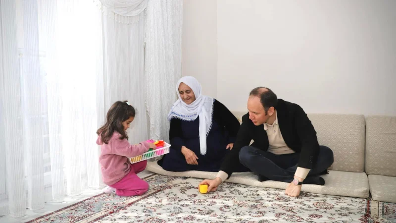 Şemdinli Kaymakamı Yunus Emre Akpınar'dan Şehit Ailesine Ziyaret