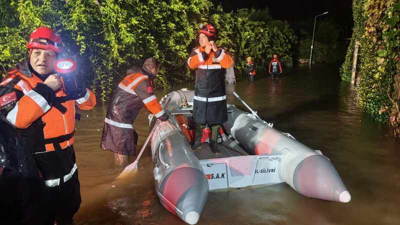 Silivri Arama Kurtarma Ekibi İstanbul'daki Sel ve Su Baskınlarında Görev Alıyor