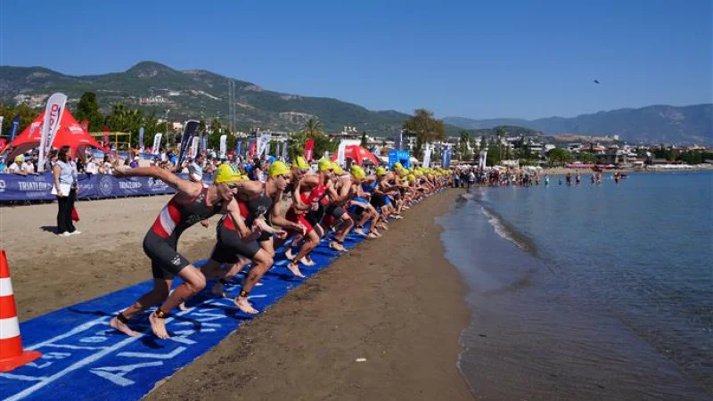 35. Uluslararası Alanya Triatlonu Rekor Katılımla Başladı