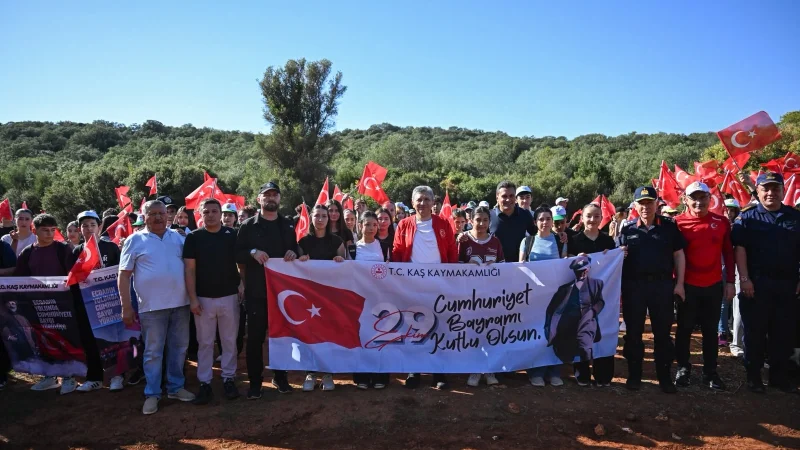 Antalya'da Cumhuriyet'in 103. Yılına Özel 'Ecdadın Yolunda' Yürüyüşü