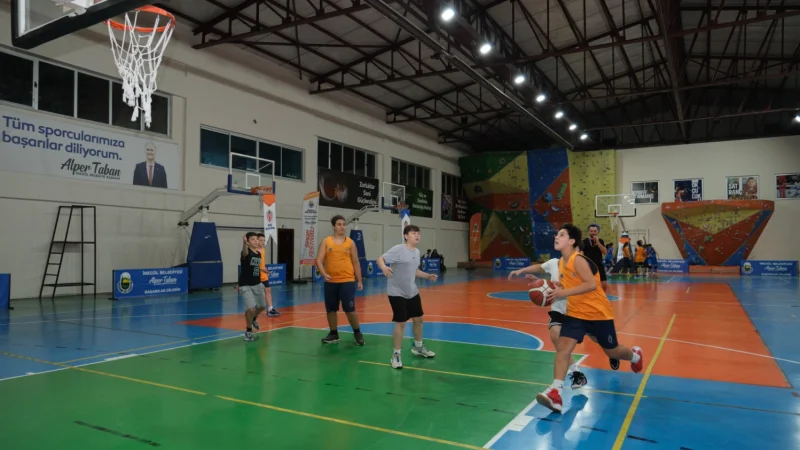 İnegöl'de Sokak Basketbolu Turnuvası 42 Takımın Katılımıyla Başladı