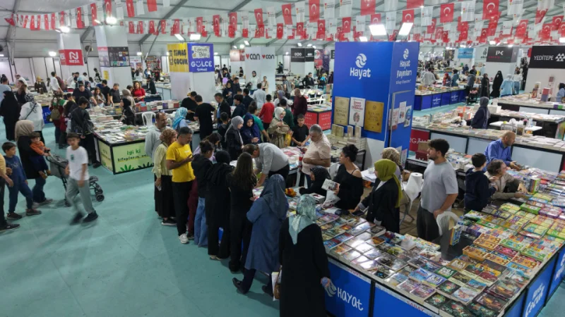 Kahramanmaraş Uluslararası Kitap Fuarı Dokuzuncu Gününde Yoğun İlgi Gördü