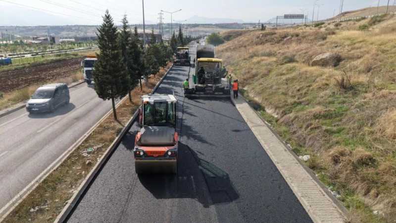 Kahramanmaraş'ta Sanayi ve Mahalle Bağlantı Yolunda Asfalt Çalışması
