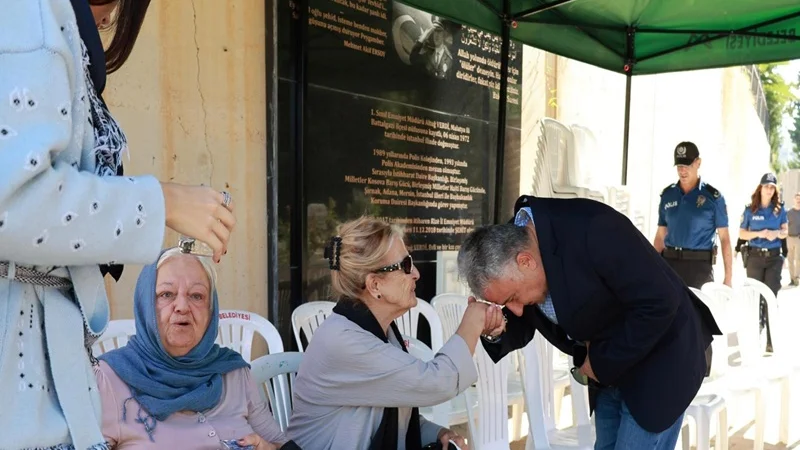 Mersin Emniyet Müdürü Fahri Aktaş, Şehit Emniyet Müdürü Altuğ Verdi'nin babasını andı