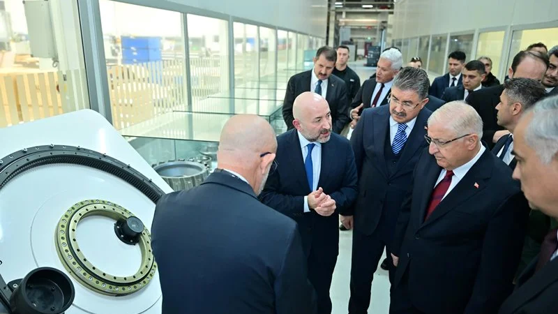 Millî Savunma Bakanı Yaşar Güler'den Eskişehir'de Havacılık Sanayisine İnceleme