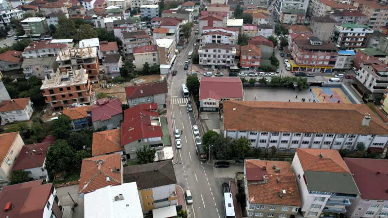 Kocaeli'de Mevlana Caddesi yenilenen yüzüyle trafiğe açıldı