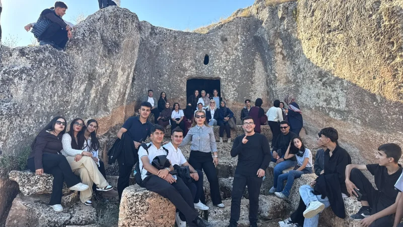 Adıyaman'da YKS Öğrencileri İçin Perre Antik Kenti Gezisi Düzenlendi