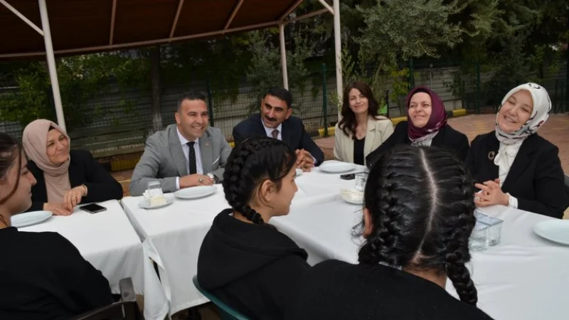 Aile ve Sosyal Hizmetler Bakan Yardımcısı Leman Yenigün, Gaziantep'te Çocuk Evleri Sitesini Ziyaret Etti