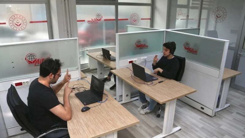 AİLEM Engelsiz İletişim Merkezi 335 binden fazla çağrıya tercüman oldu