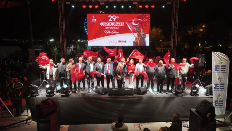 Balıkesir'in Edremit İlçesinde Cumhuriyet Bayramı Coşkusu: Kıraç Konseri ve Fener Alayı Düzenlenecek