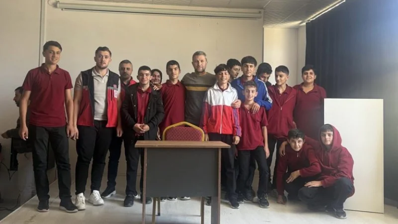 Batman'da 'Vatan ve Kahramanlık Buluşmaları' ile 15 Temmuz Ruhu Gençlere Aktarılıyor