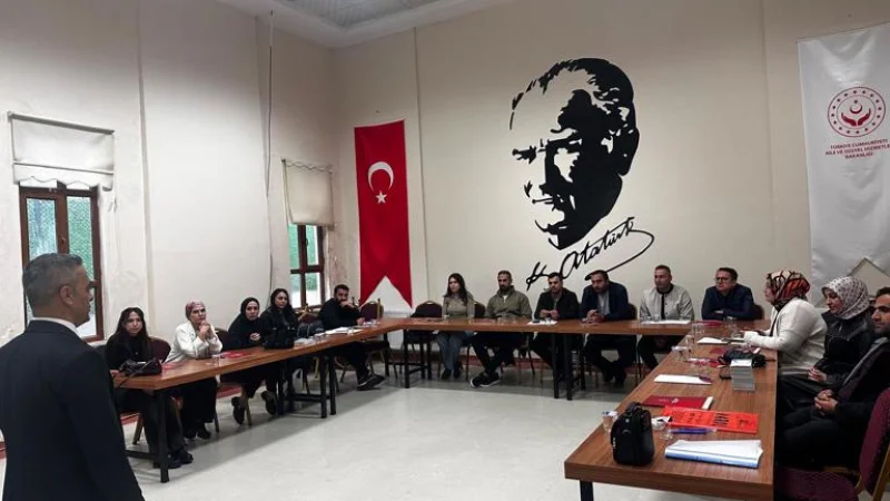 Bitlis'te Meslek Elemanlarına 'Danışmanlık Tedbiri' Eğitimi