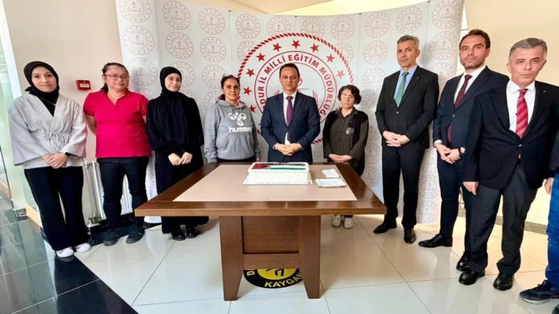 Burdur'da Filistin'e Destek İçin Hayır Çarşısı Kuruldu