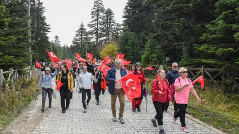 Bursa Osmangazi'de Uludağ'ın Zirvesinde Cumhuriyet Yürüyüşü