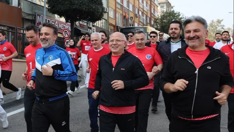 Bursa'da Cumhuriyet Koşusu'nda binlerce kişi buluştu