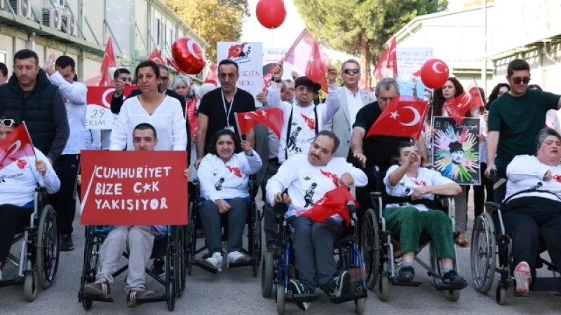 Bursa'da Özel Gereksinimli Bireylerden Cumhuriyet'in 103. Yılına Özel Kutlama