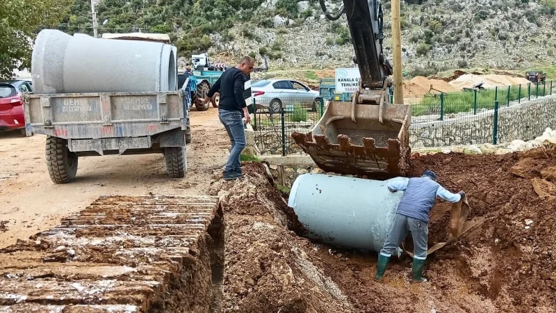 Demre'de Sel Felaketinin İzleri Siliniyor