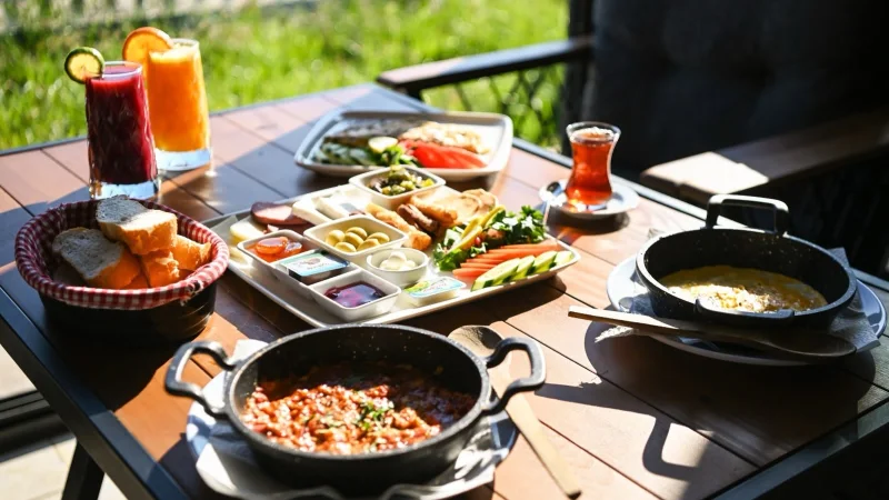 Demre'de Sülüklü Beach Cafe Kış Sezonunda Kahvaltı Hizmetine Başladı
