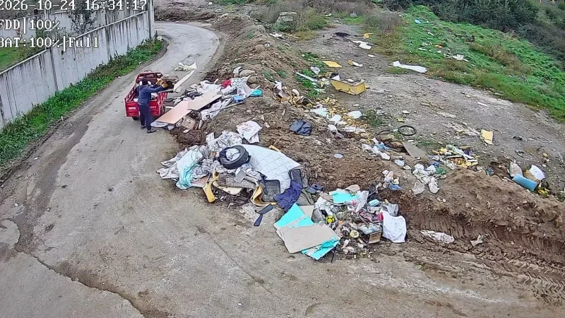 Düzce'de Boş Araziye Çöp Döken Kişi Güvenlik Kamerasıyla Yakalandı