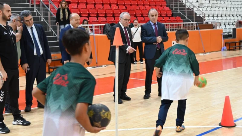 Edirne'de 'Okuldan Spora' projesiyle öğrenciler sporla buluşuyor