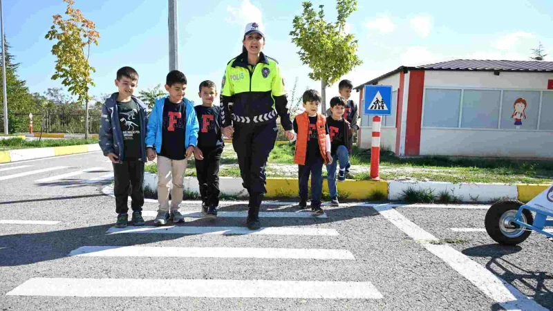 Elazığ'da Minik Öğrencilere Trafik Dedektifi Eğitimi