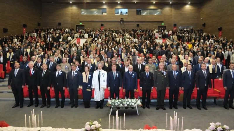 Erzincan Binali Yıldırım Üniversitesi 2026-2027 Akademik Yılı Törenle Başladı