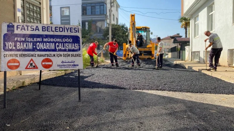 Fatsa'da 11 Mahallede Yol ve Asfalt Çalışmaları Sürüyor