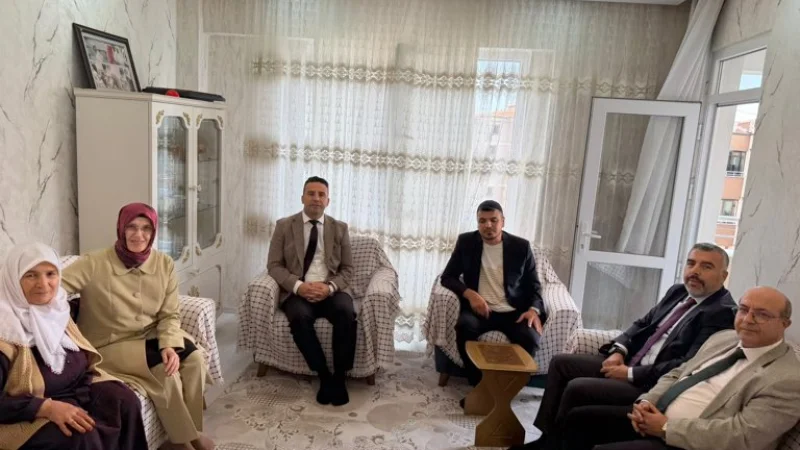 Gaziantep'te Şehit Öğretmen Mehmet Gezer'in Ailesine Vefa Ziyareti