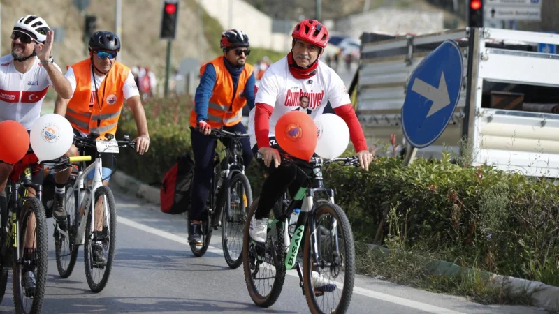 Gemlik'te 29 Ekim Coşkusu 20 Kilometrelik Bisiklet Turuyla Kutlandı