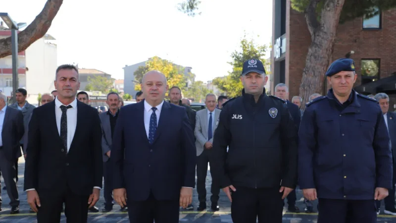 Gönen'de 19 Ekim Muhtarlar Günü Çelenk Sunma Töreniyle Kutlandı