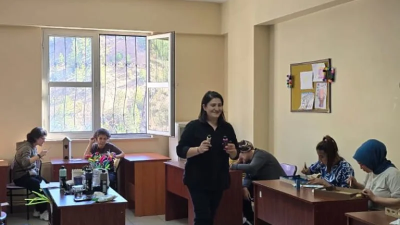 Gümüşhane'de Özel Bireyler Ahşap Boyama Sanatıyla Buluştu