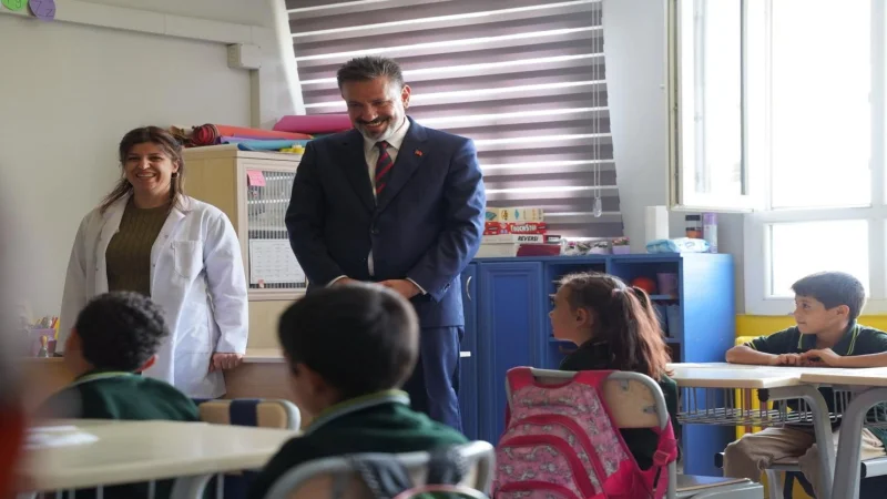Hatay Arsuz'da Protokol Öğrencilerle Öğle Yemeğinde Buluştu