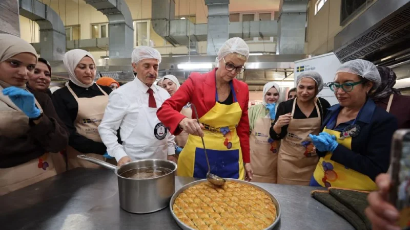 İsveç Büyükelçisi Ulrika Funered, Şahinbey Belediyesi Aşevi'ni Ziyaret Etti