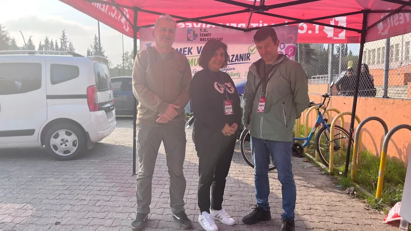 İzmit'te KPSS Ortaöğretim Adaylarına Sınav Merkezlerinde Destek